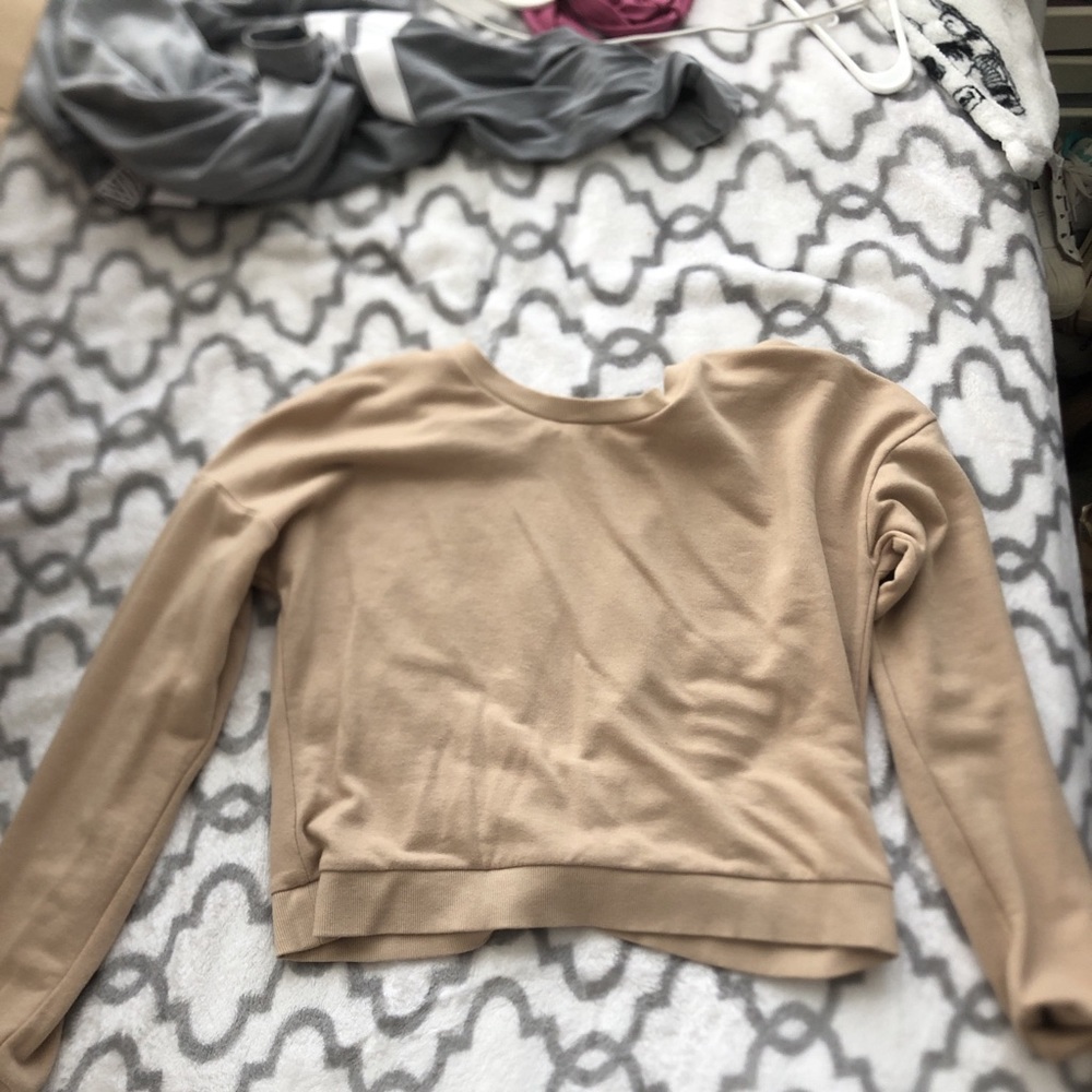 Long sleeve semi cropped shirt
